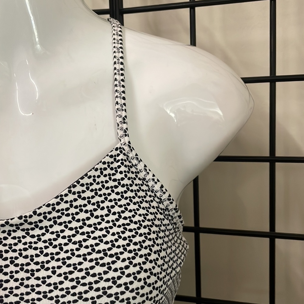 Lululemon tank size 2 - Picture 2 of 5